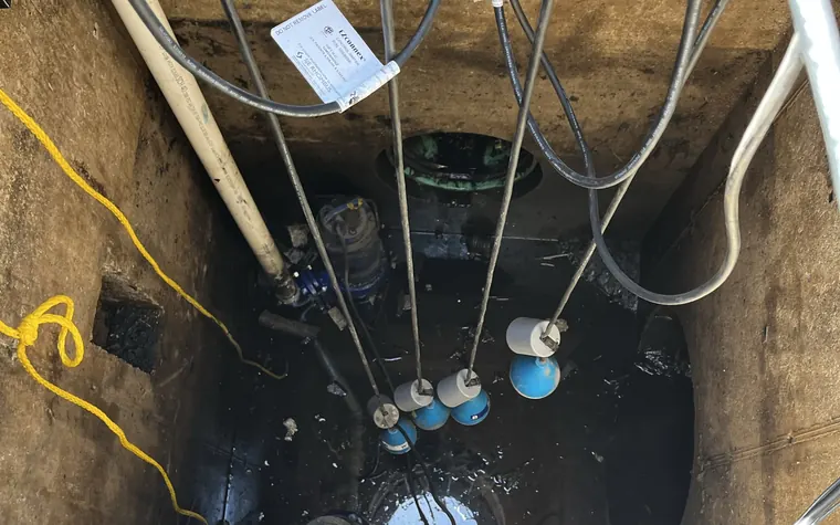 Commercial lift station manifold and controls